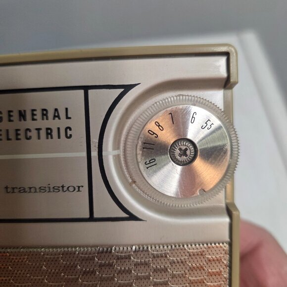 General Electric 10 Transistor Radio With Case WORKS - Picture 6 of 10